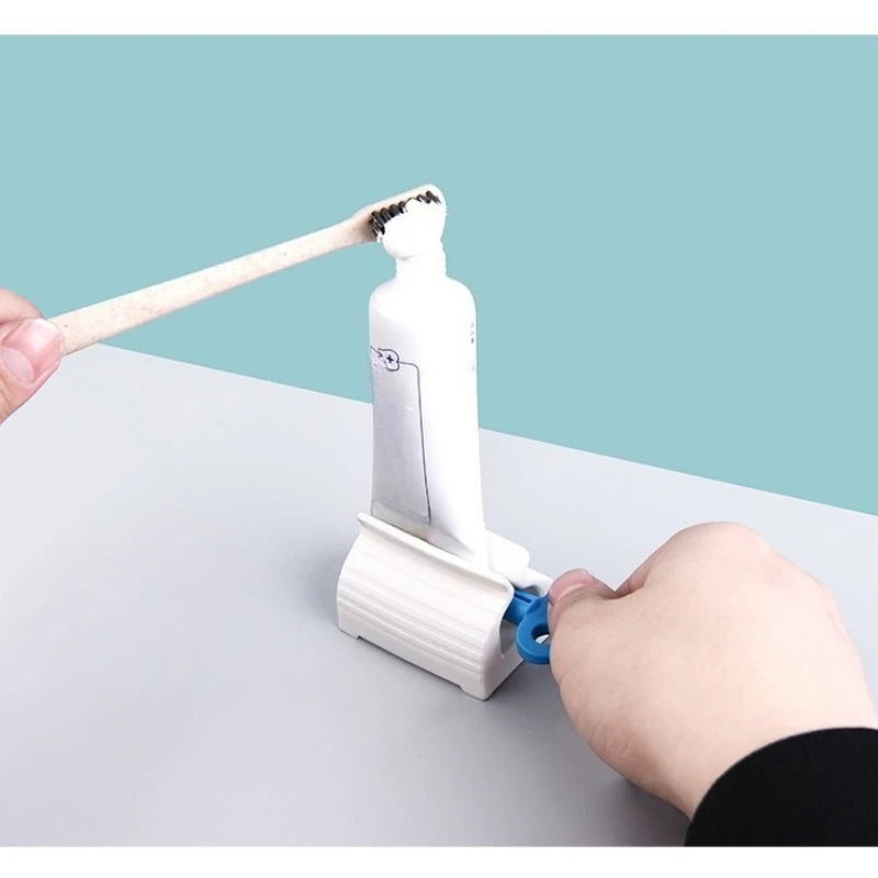 1 Pc Rolling Tube Toothpaste Squeezer Toothpaste Seat Holder Stand Rotate Toothpaste Dispenser for Bathroom